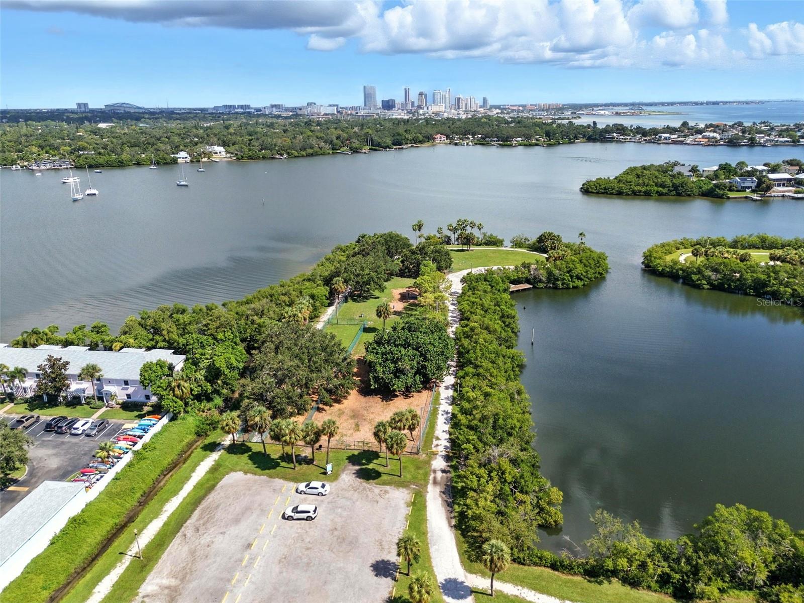 Listing photo id 25 for 3853 Island Way