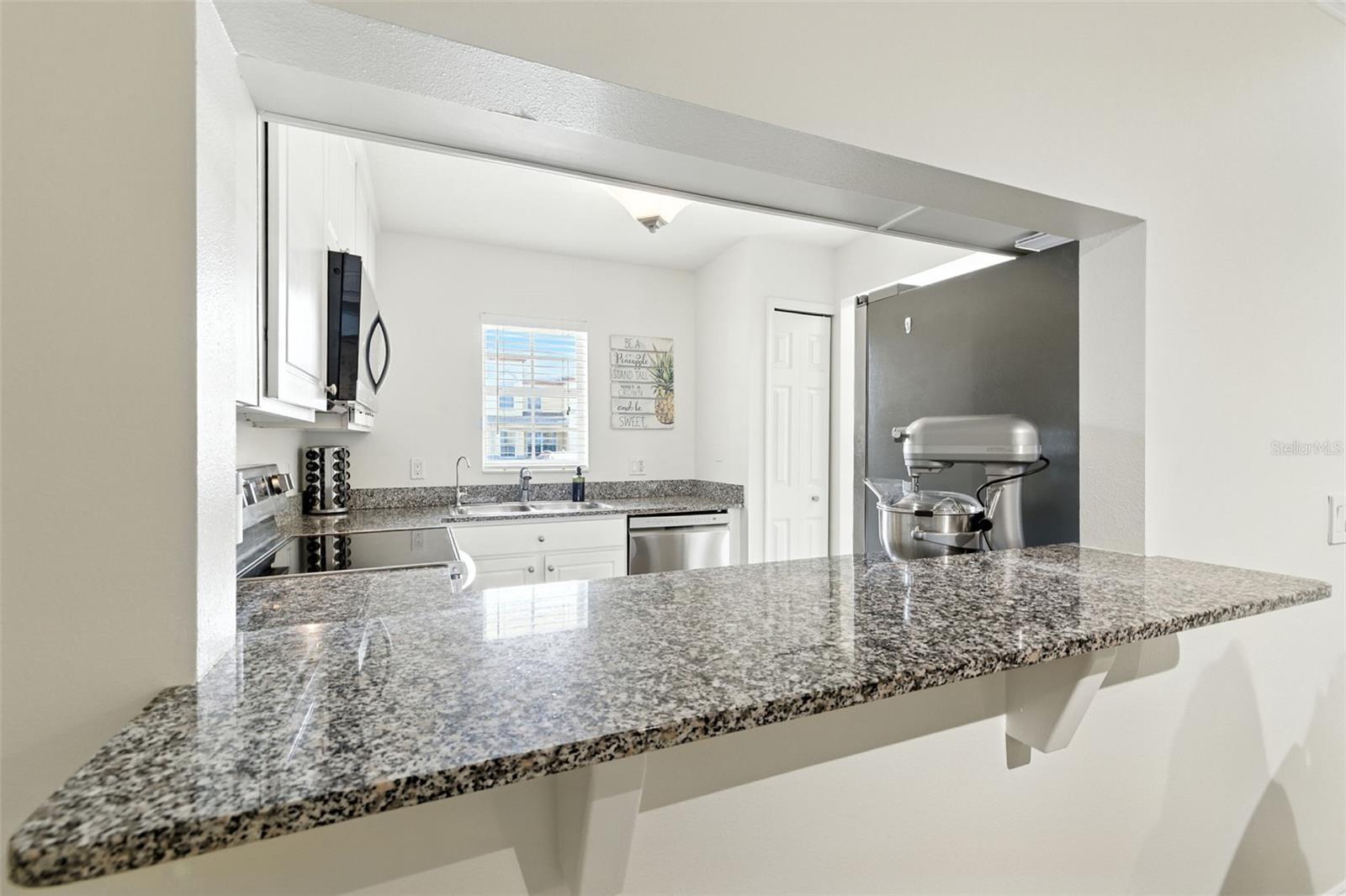 Listing photo id 6 for 3853 Island Way