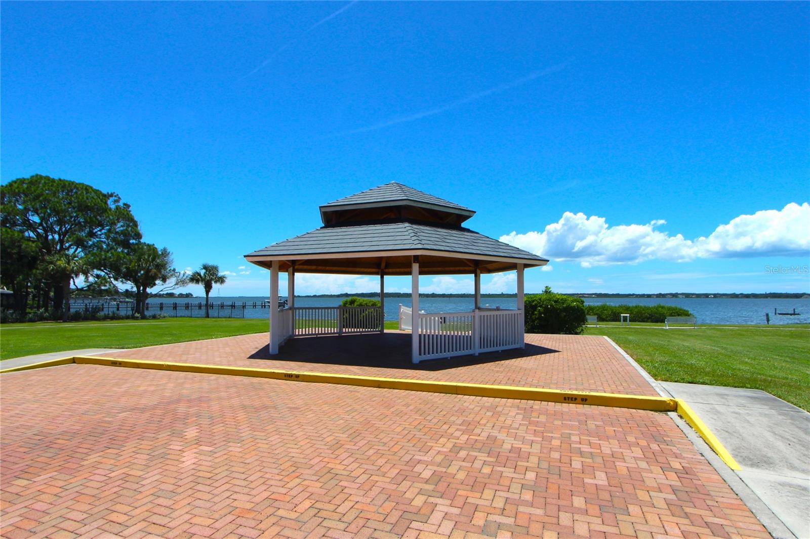 Image 67 of 68 For 400 Arlington Avenue E