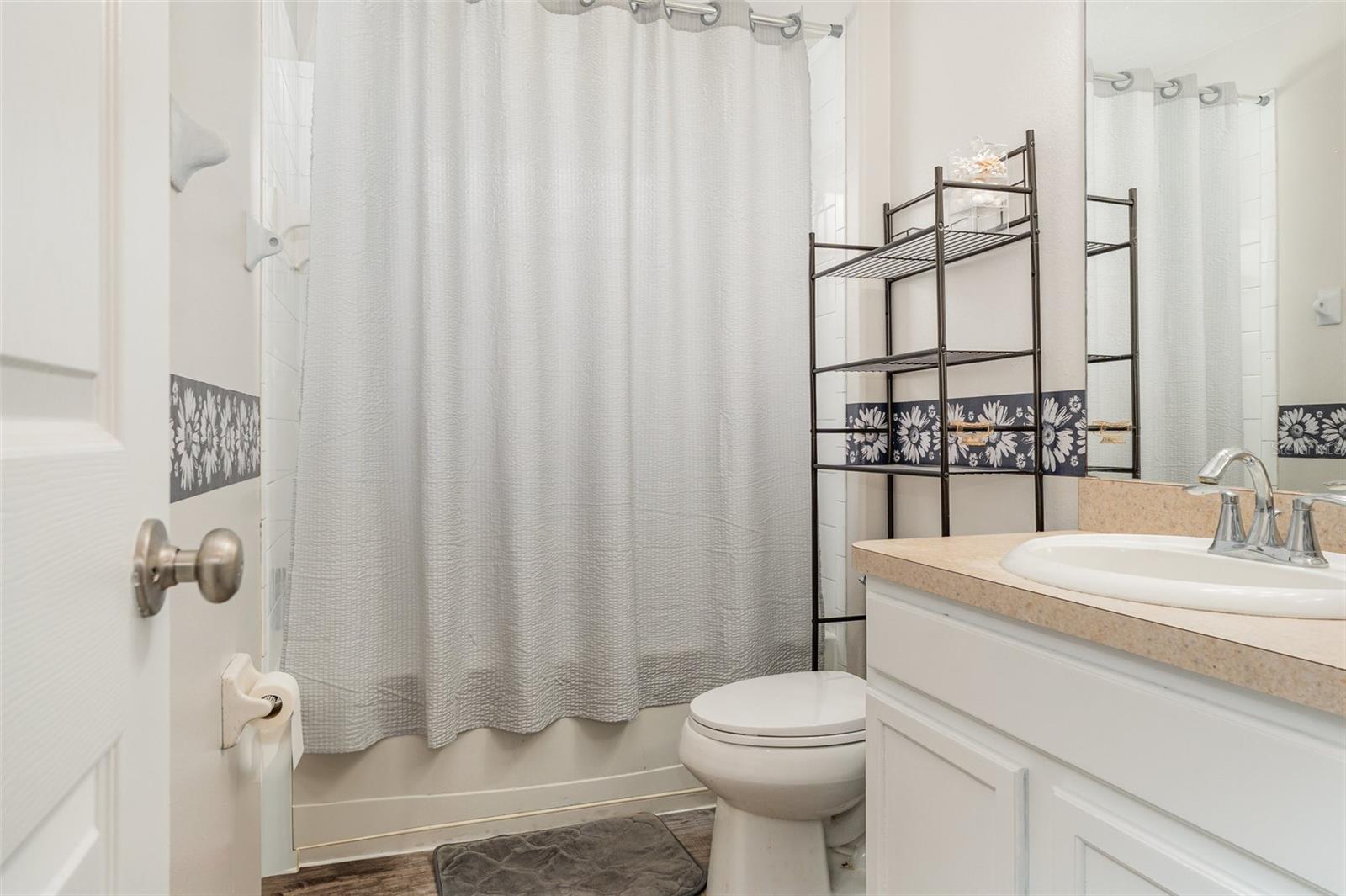 Image 18 of 27 For 7127 Cedarcrest Boulevard