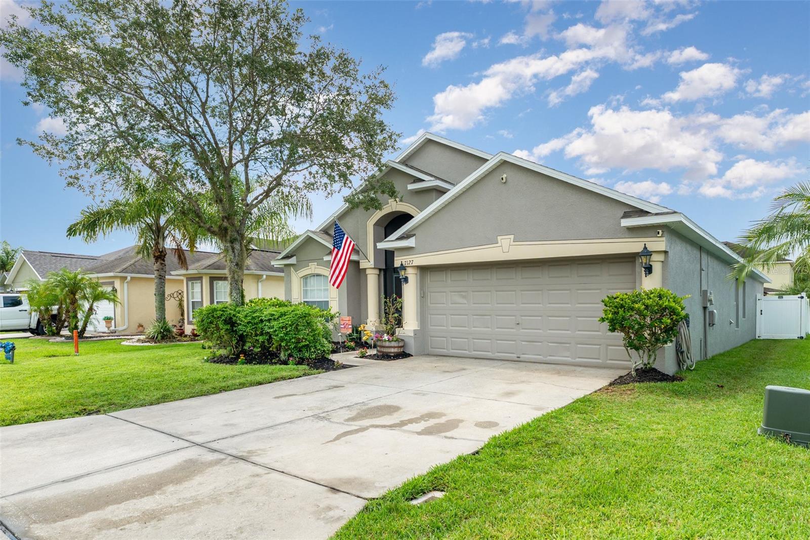 Image 2 of 27 For 7127 Cedarcrest Boulevard