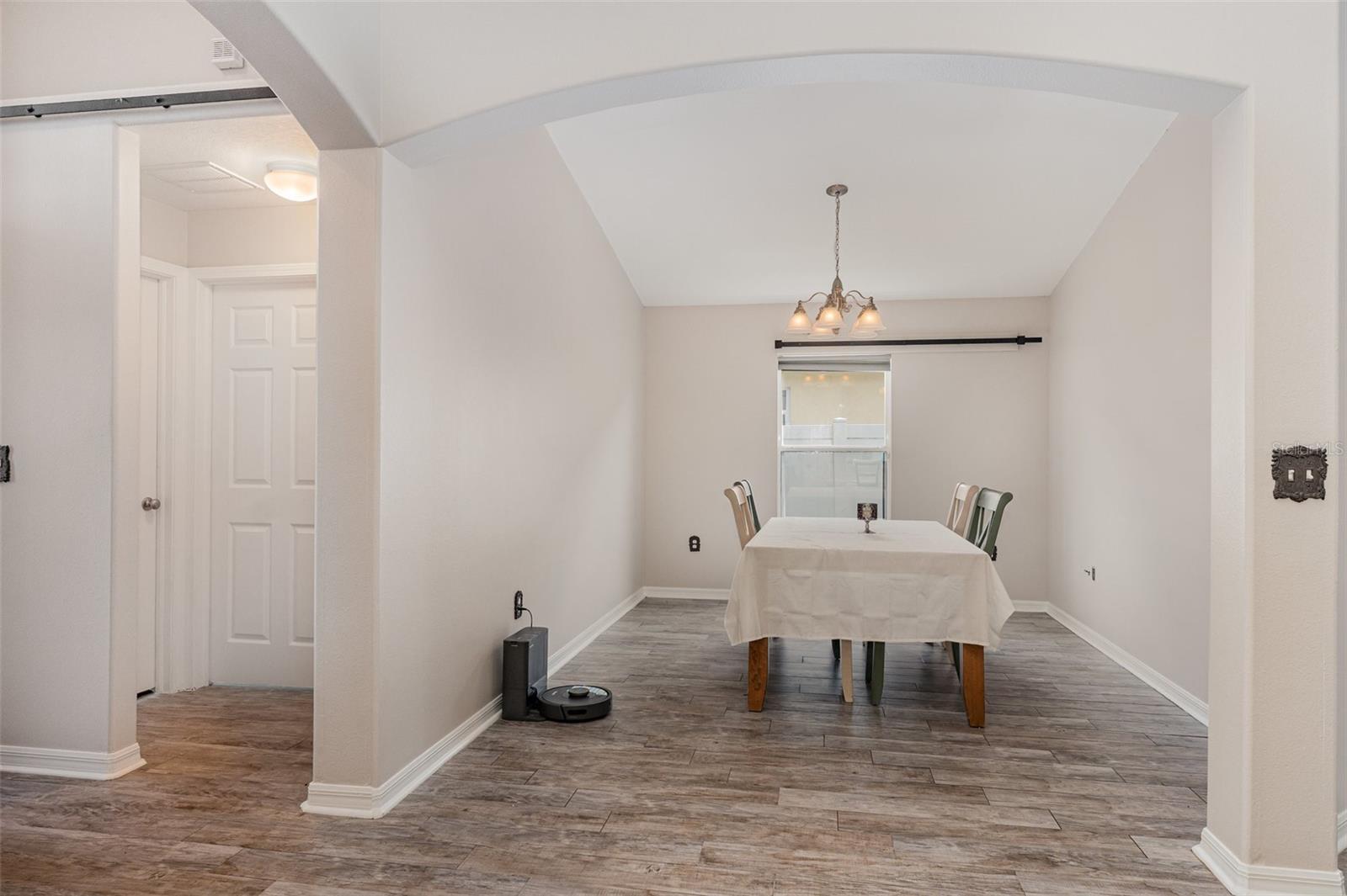 Image 8 of 27 For 7127 Cedarcrest Boulevard