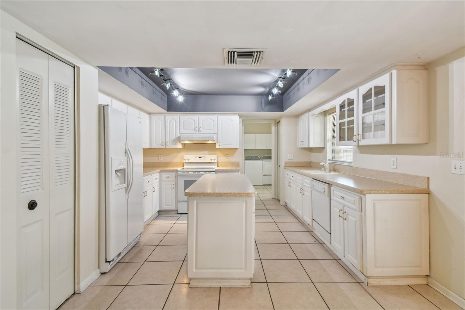 Image 10 of 83 For 4646 Landscape Drive