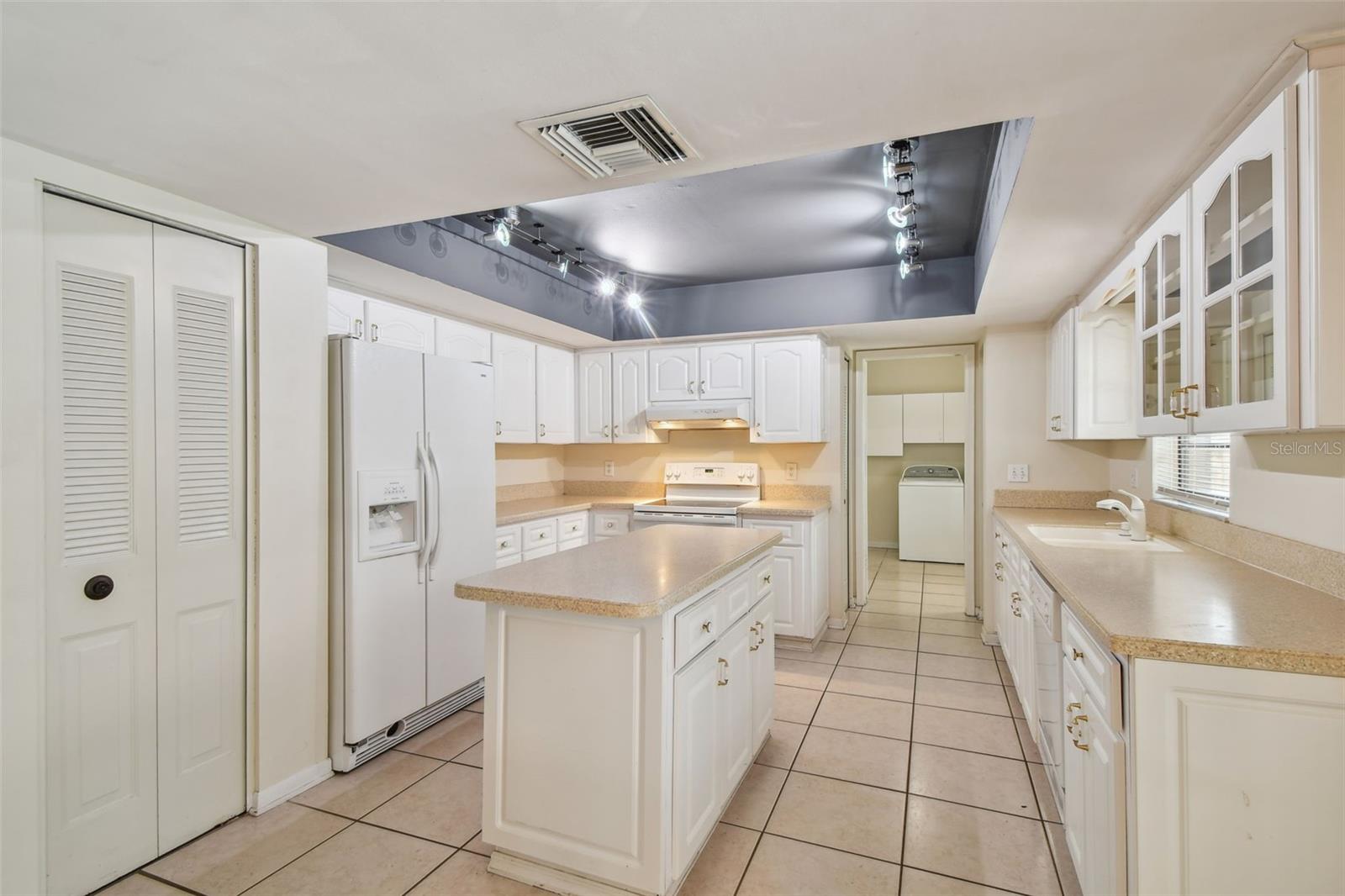 Image 11 of 83 For 4646 Landscape Drive