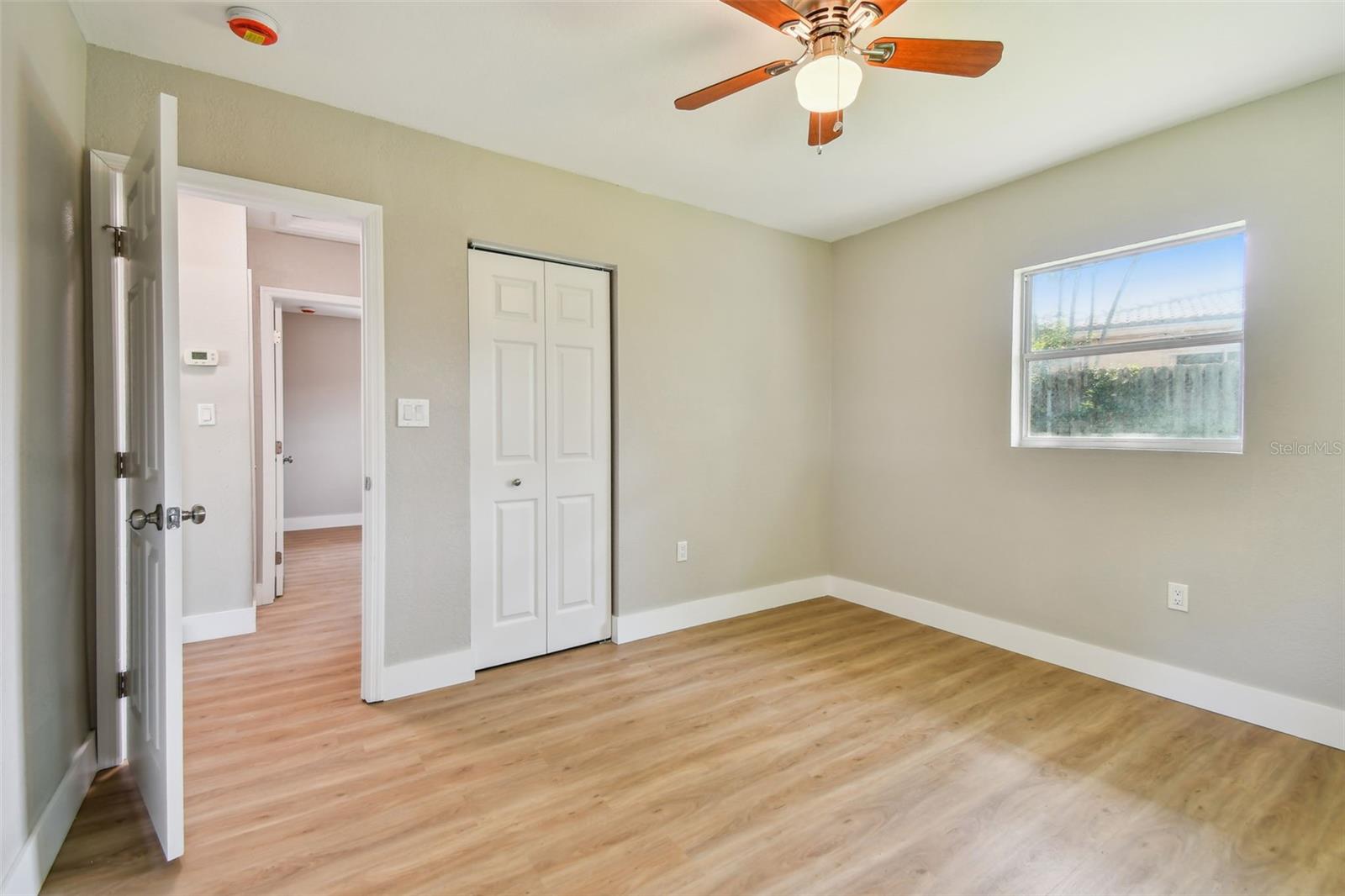 Listing photo id 10 for 951 Lantana Avenue