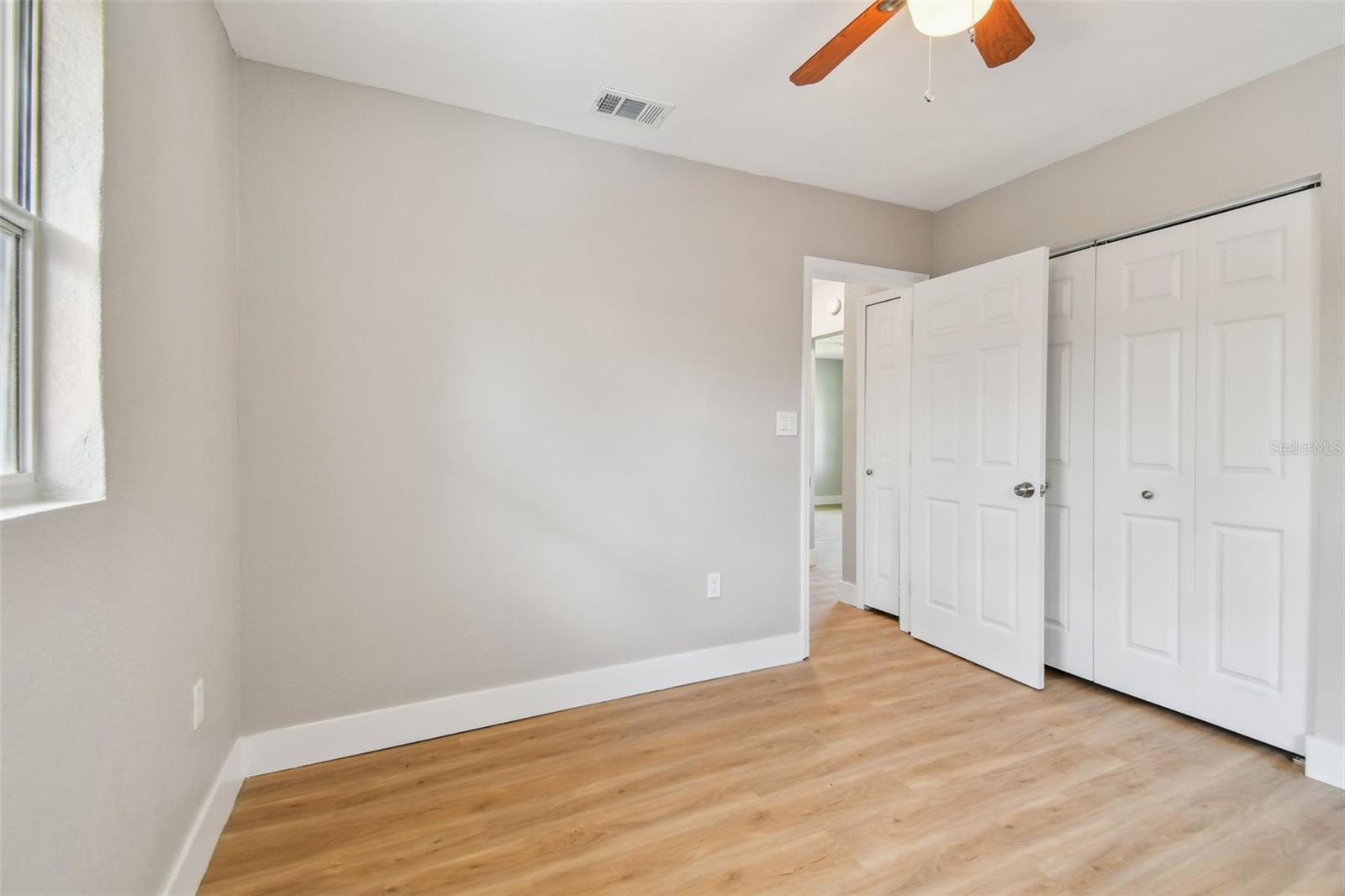 Listing photo id 15 for 951 Lantana Avenue