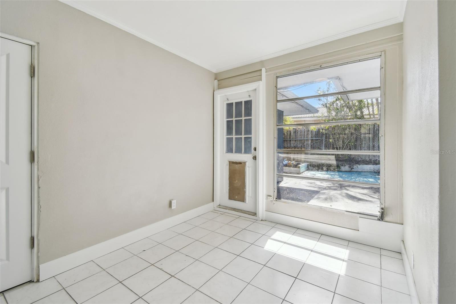 Listing photo id 16 for 951 Lantana Avenue