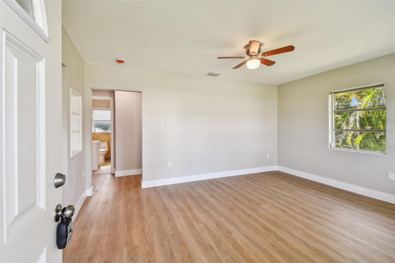 Listing photo id 0 for 951 Lantana Avenue
