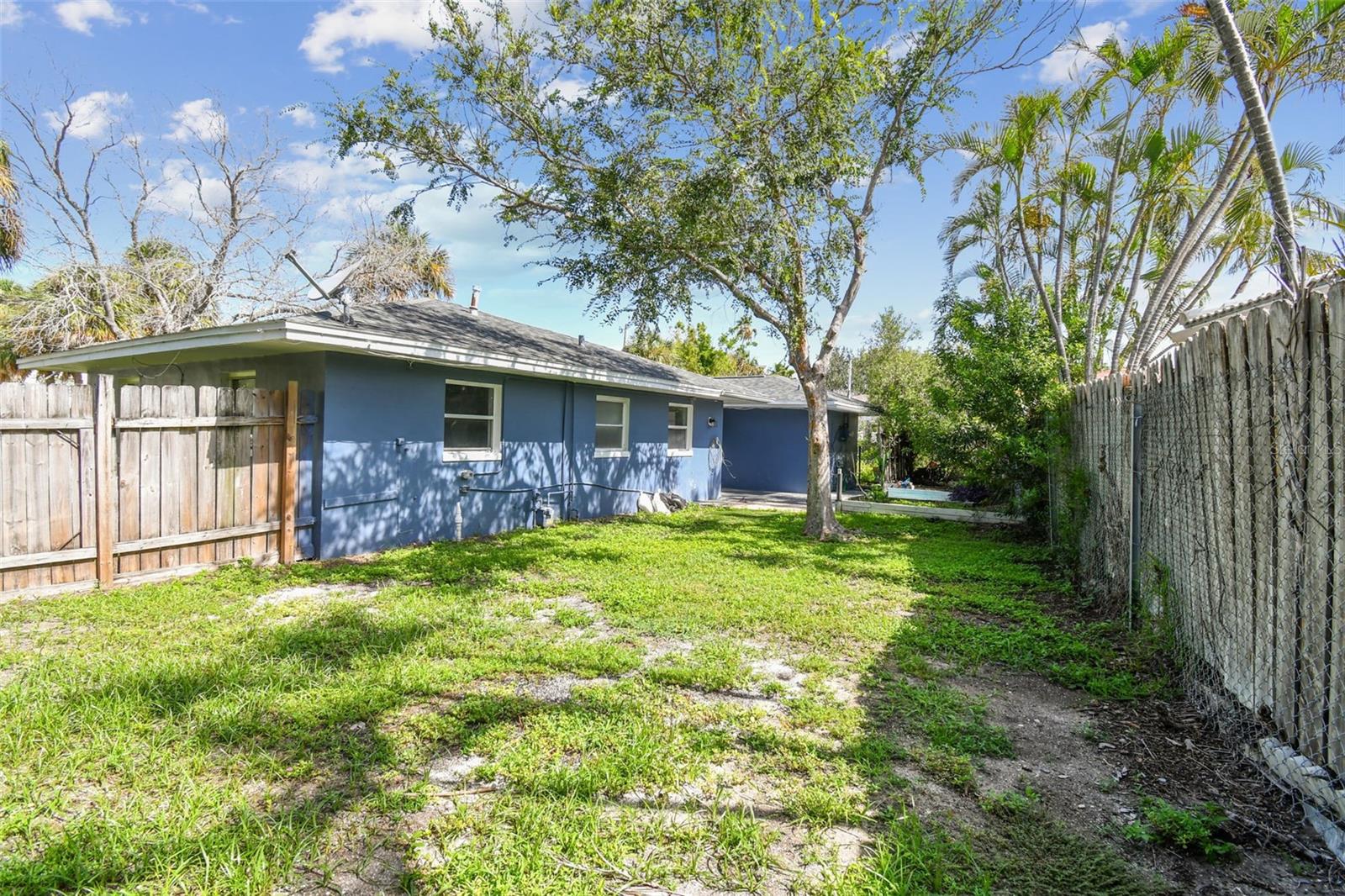 Listing photo id 22 for 951 Lantana Avenue