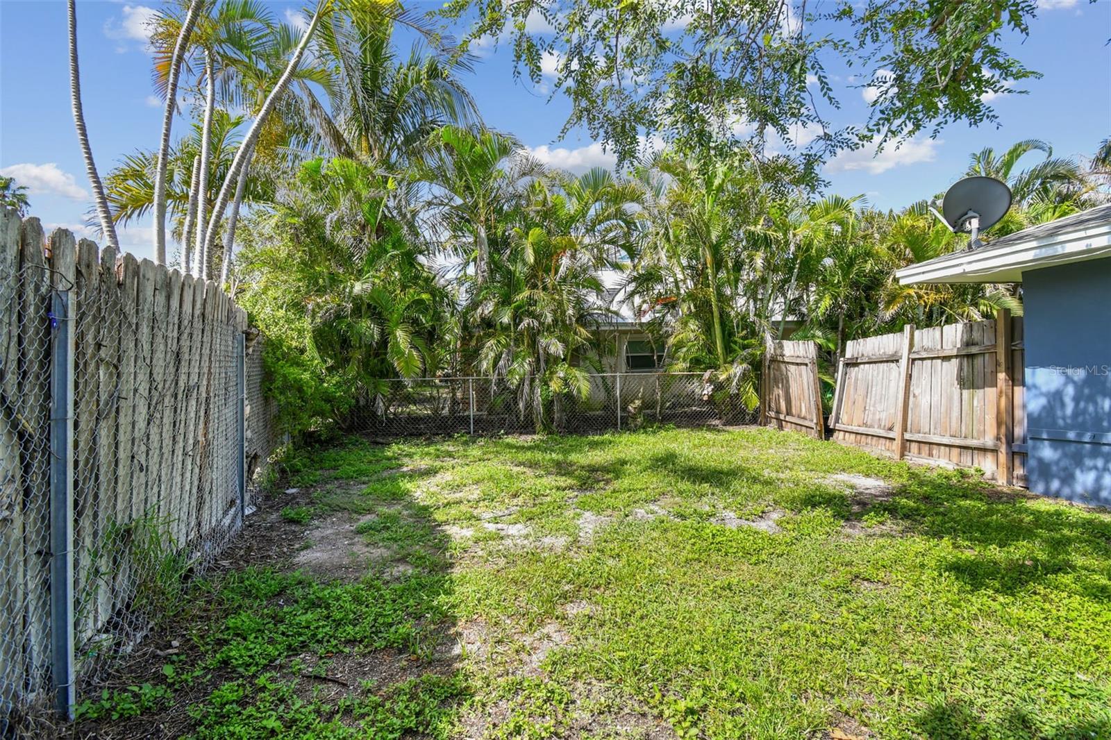 Listing photo id 23 for 951 Lantana Avenue