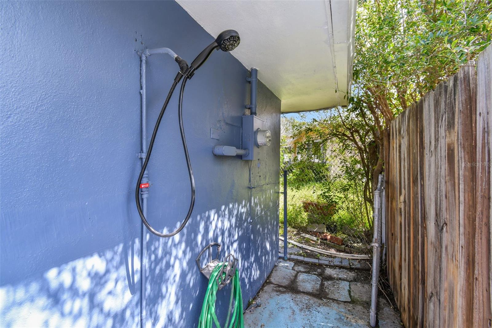 Listing photo id 25 for 951 Lantana Avenue