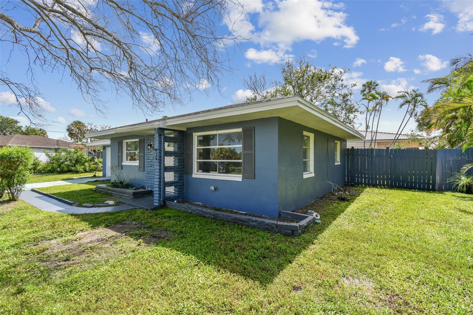 Listing photo id 27 for 951 Lantana Avenue