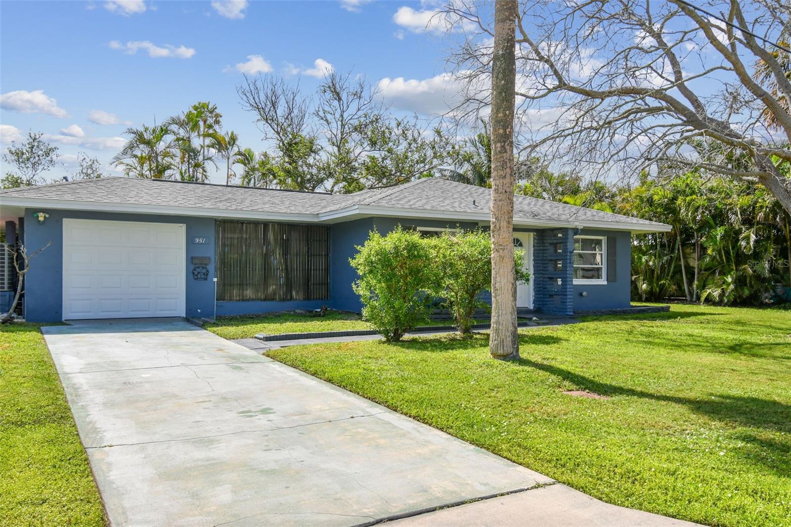 Listing photo id 30 for 951 Lantana Avenue