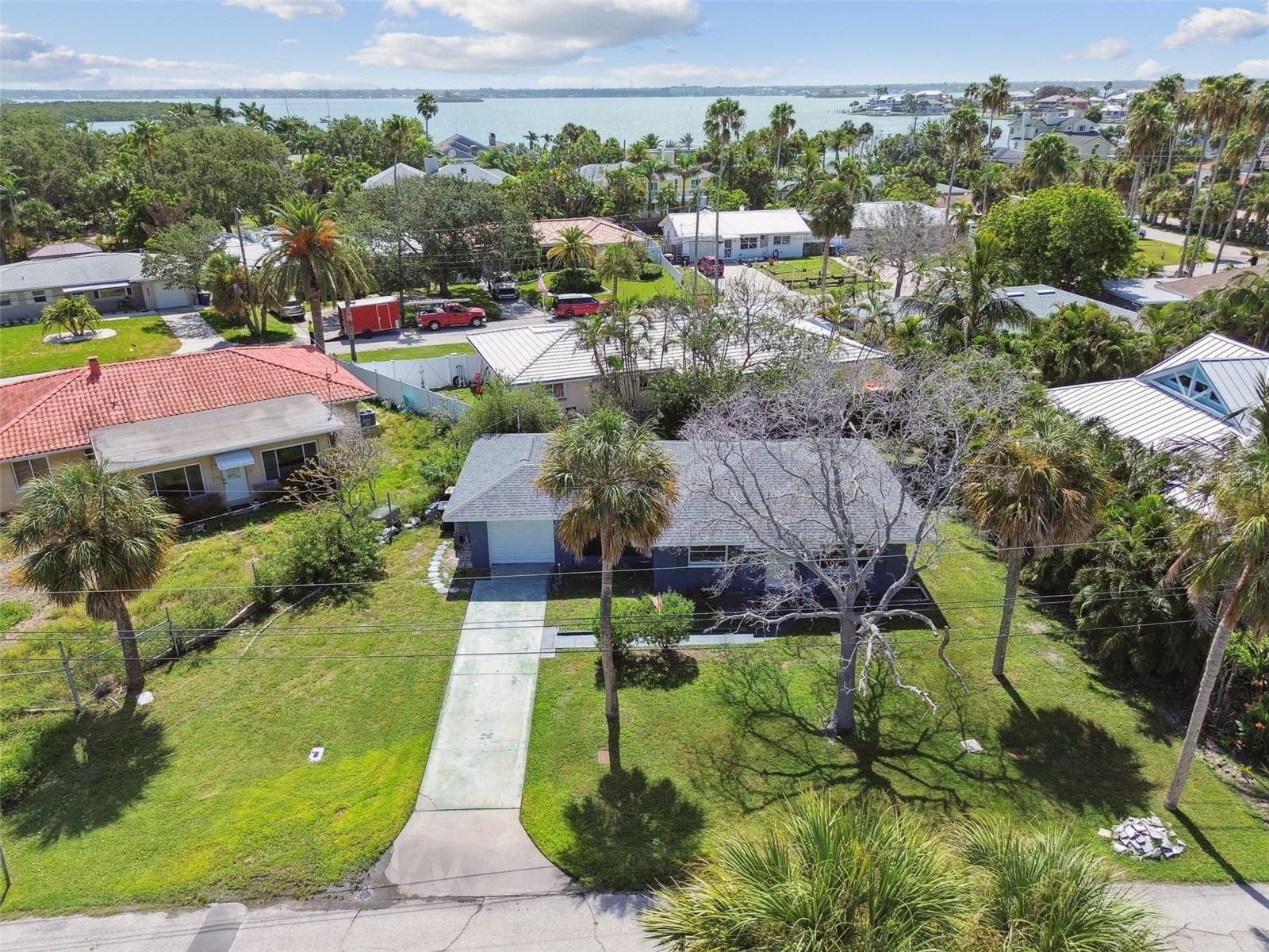 Listing photo id 32 for 951 Lantana Avenue