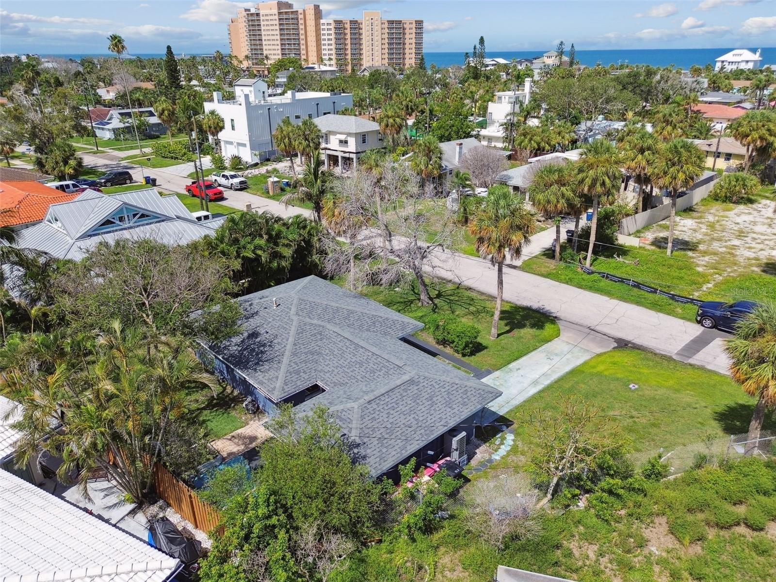 Listing photo id 33 for 951 Lantana Avenue