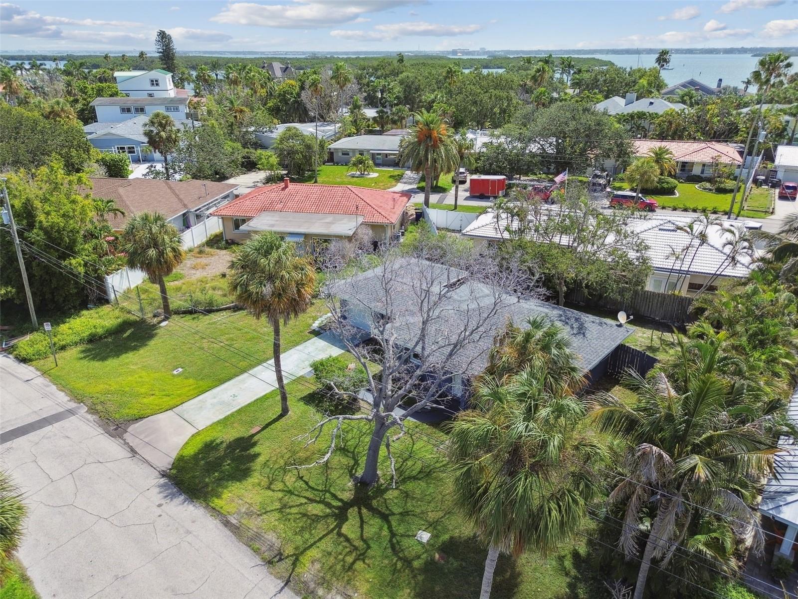 Listing photo id 34 for 951 Lantana Avenue