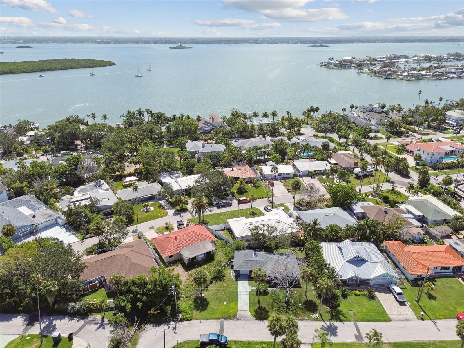 Listing photo id 36 for 951 Lantana Avenue