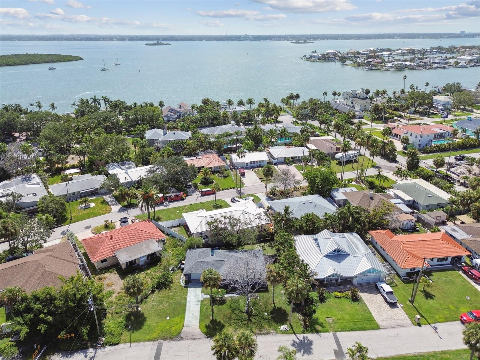 Listing photo id 37 for 951 Lantana Avenue