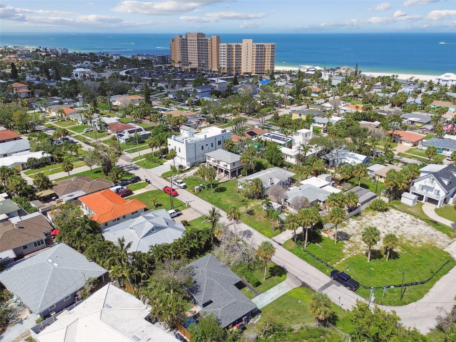 Listing photo id 39 for 951 Lantana Avenue