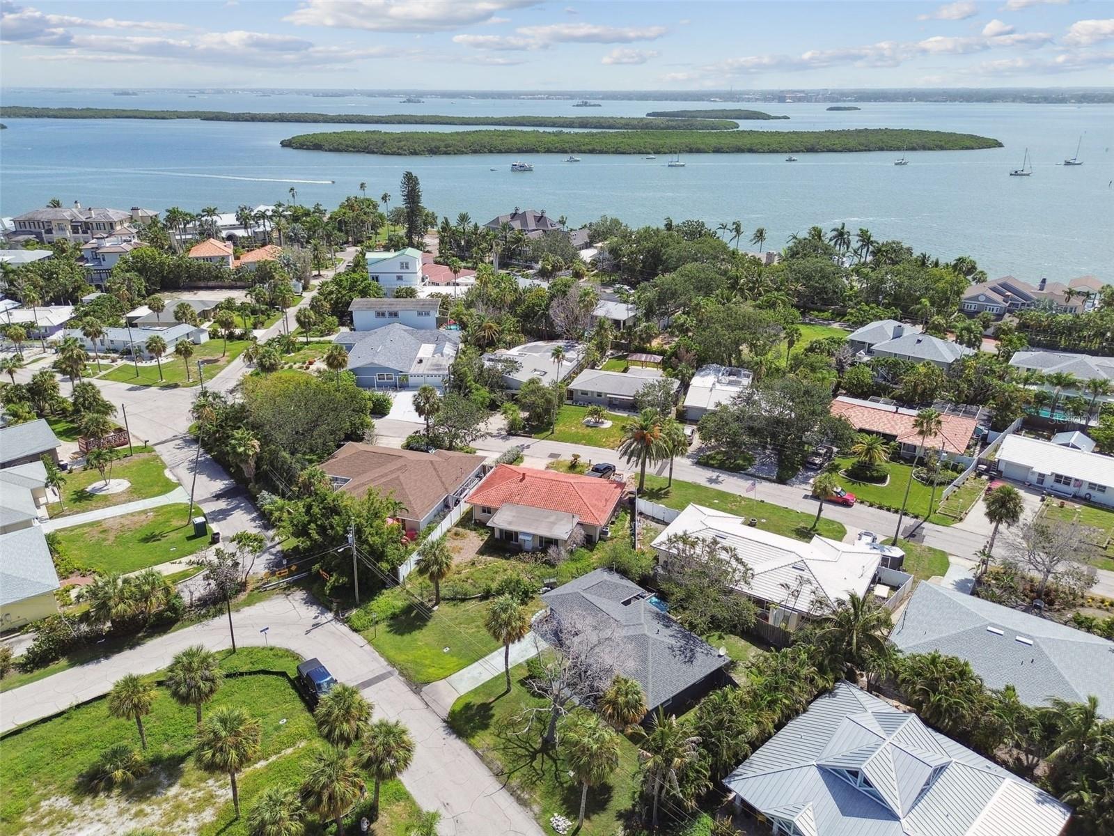 Listing photo id 40 for 951 Lantana Avenue