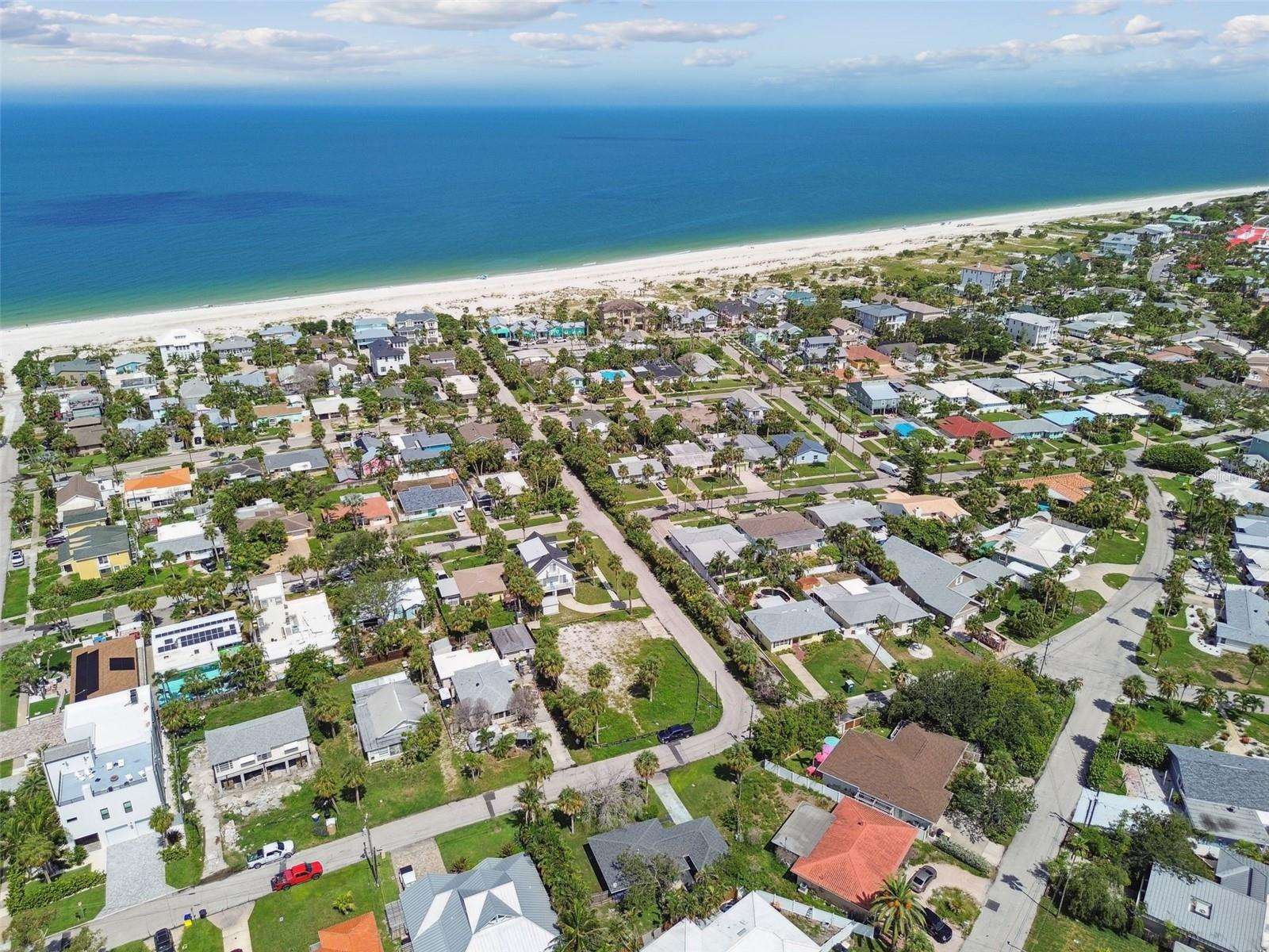 Listing photo id 41 for 951 Lantana Avenue