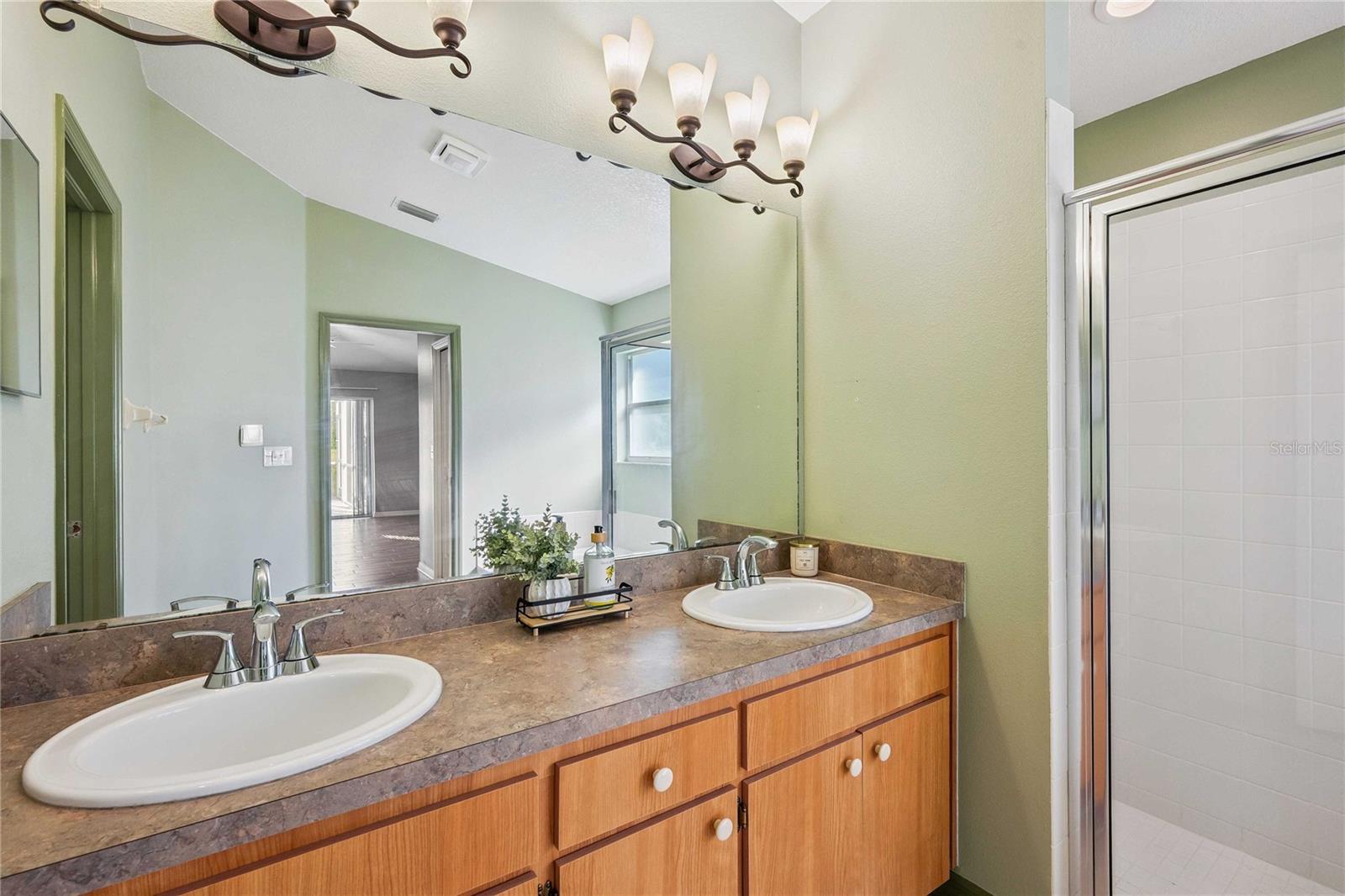 Image 33 of 68 For 31052 Wrencrest Drive