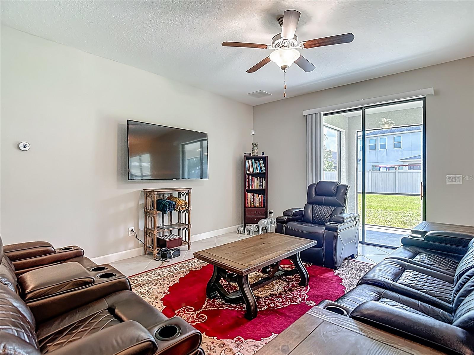 Listing photo id 8 for 4528 Coachford Drive