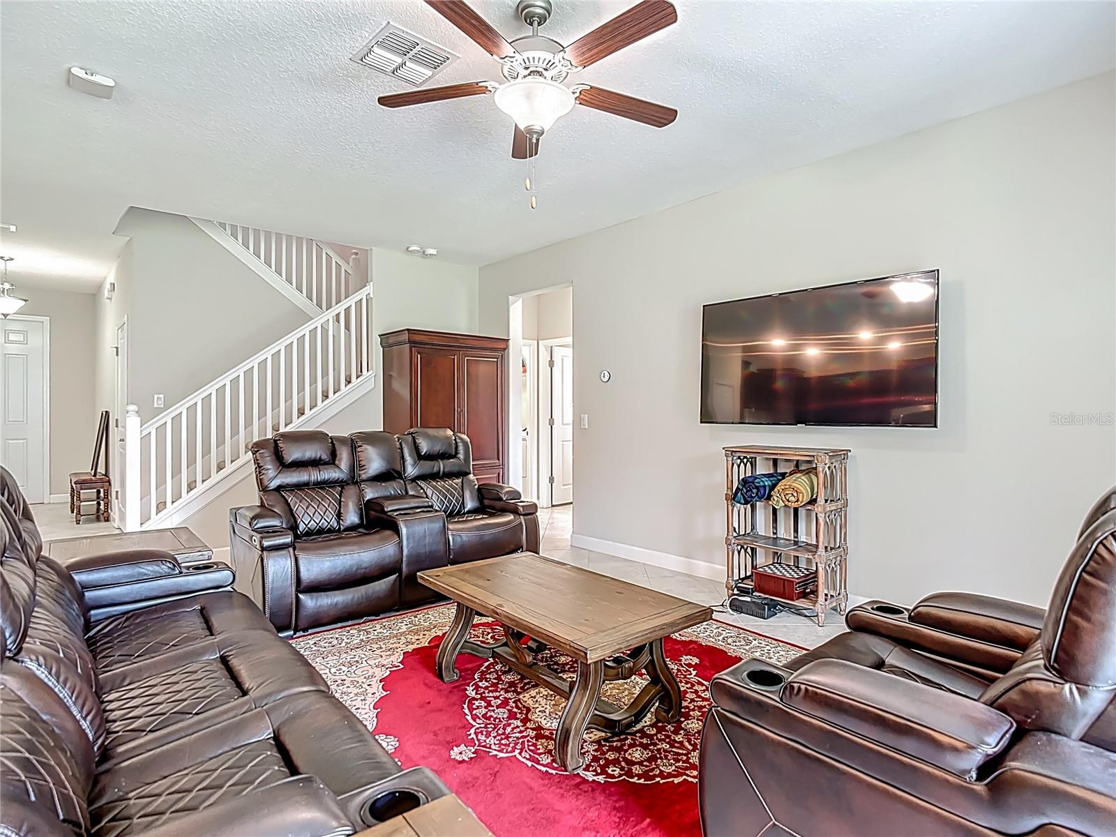 Listing photo id 9 for 4528 Coachford Drive