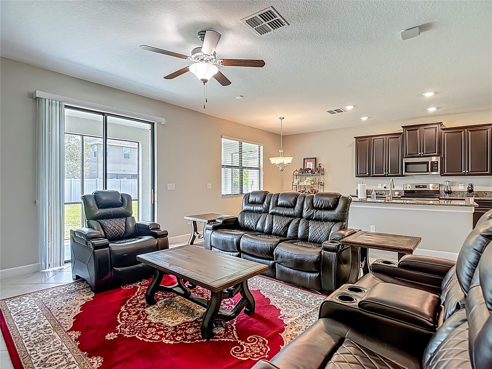 Listing photo id 10 for 4528 Coachford Drive