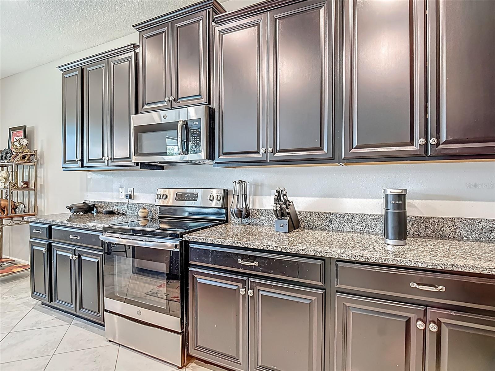 Listing photo id 16 for 4528 Coachford Drive