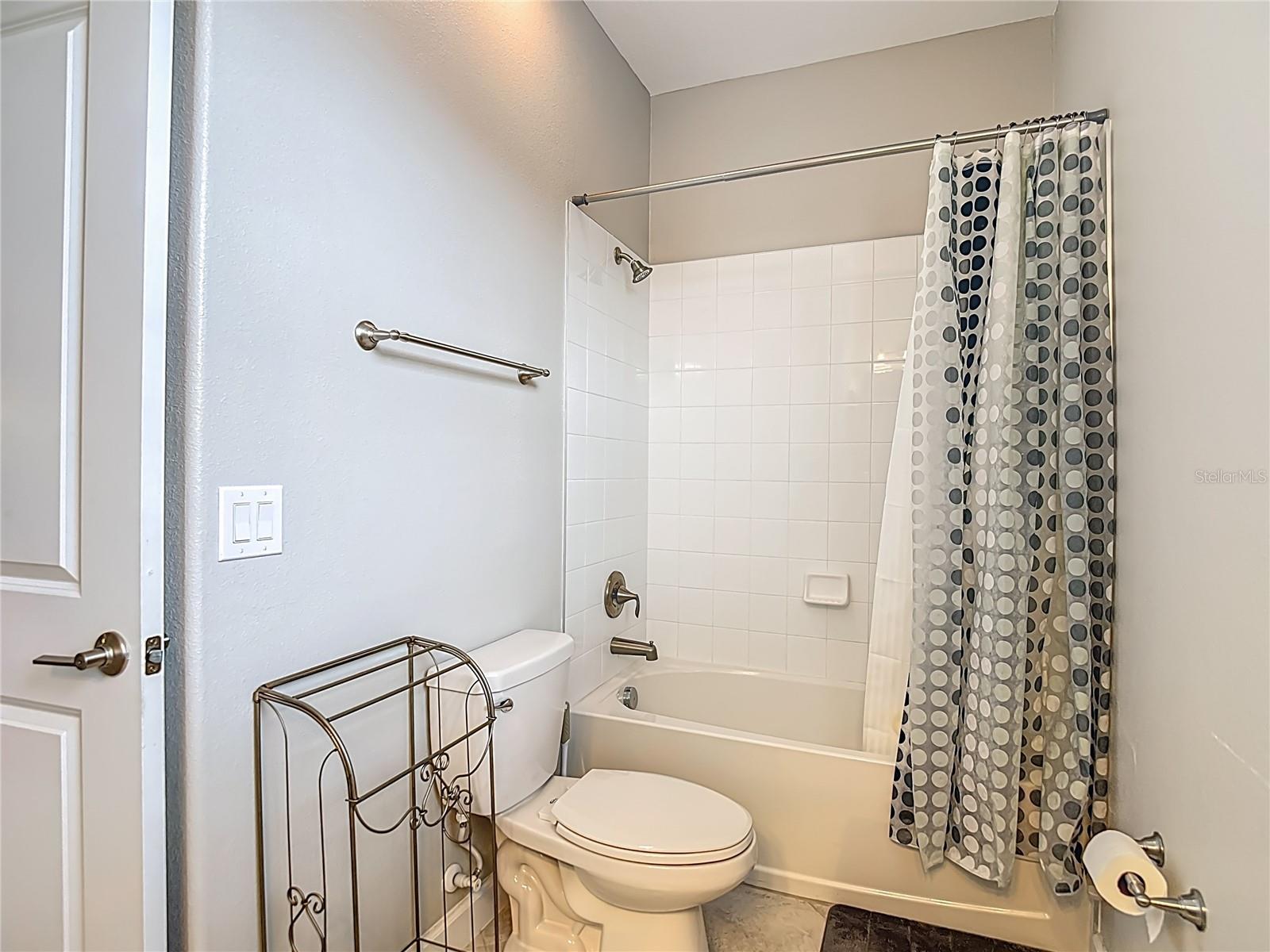 Listing photo id 20 for 4528 Coachford Drive