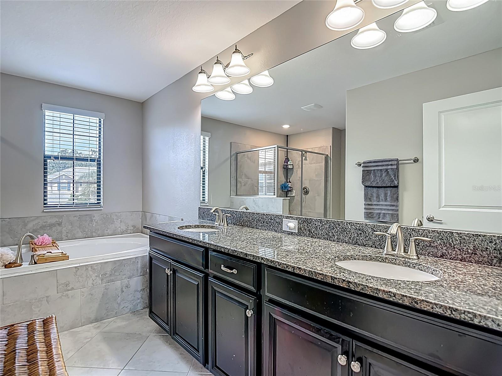 Listing photo id 27 for 4528 Coachford Drive