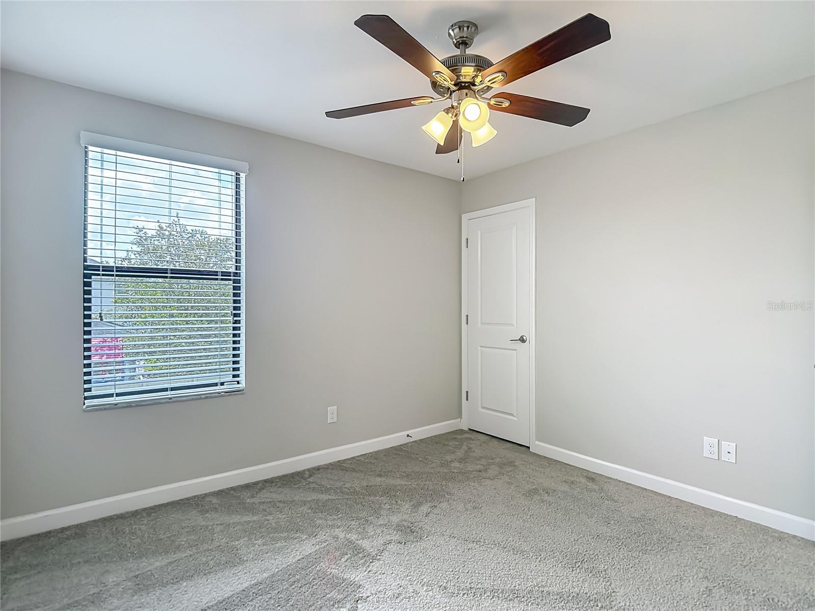 Listing photo id 32 for 4528 Coachford Drive