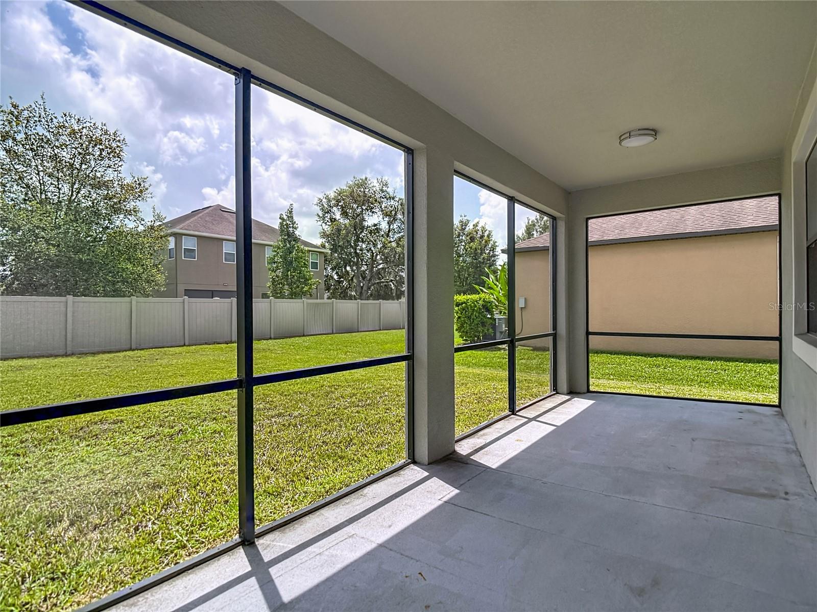 Listing photo id 36 for 4528 Coachford Drive
