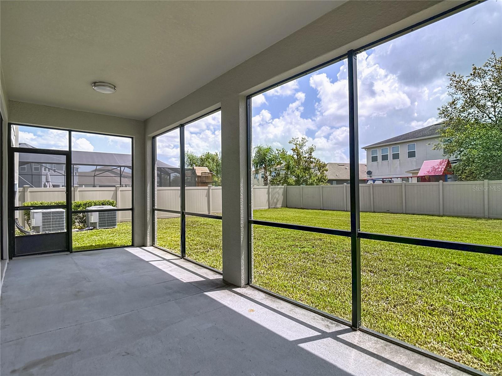 Listing photo id 37 for 4528 Coachford Drive