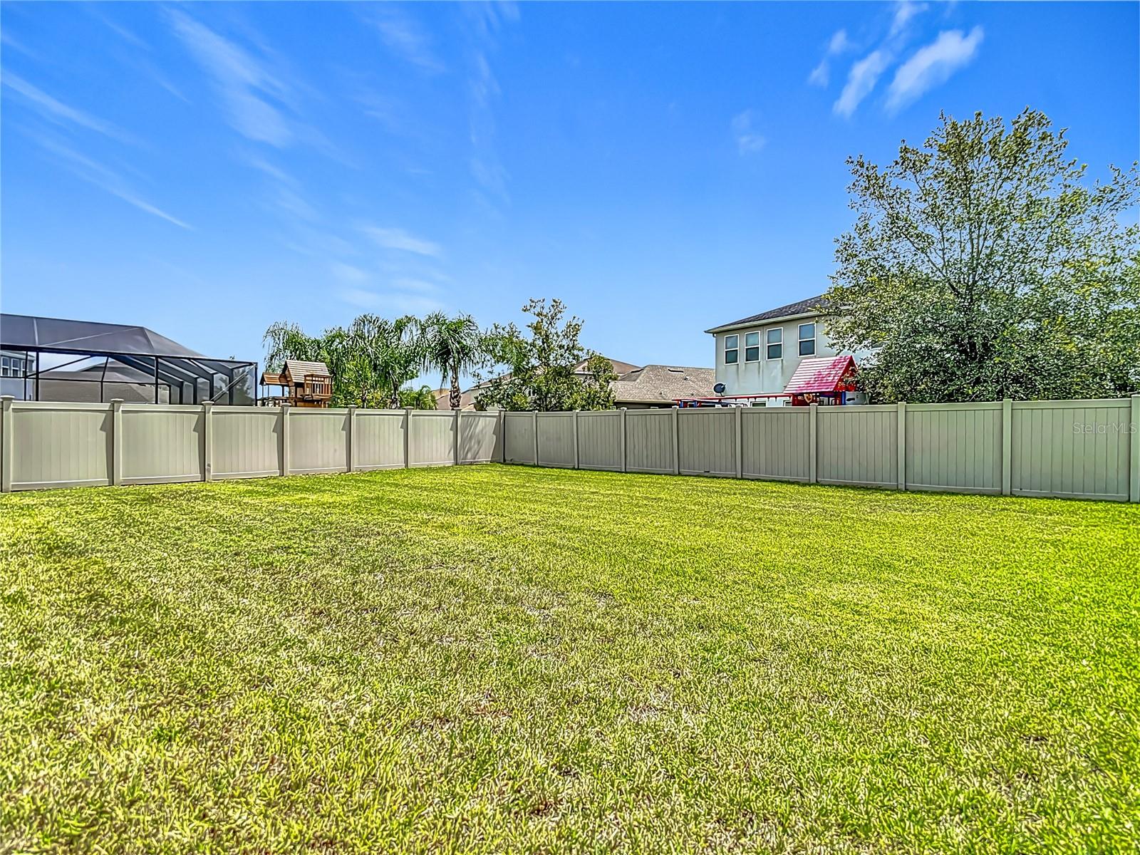 Listing photo id 41 for 4528 Coachford Drive
