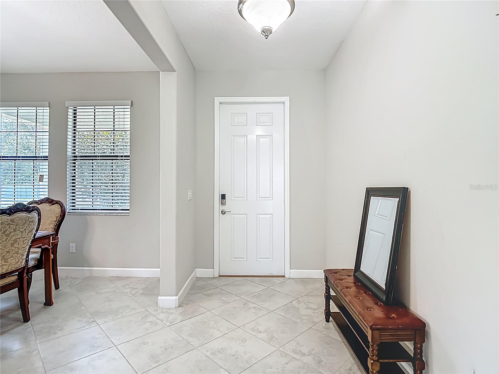 Listing photo id 3 for 4528 Coachford Drive