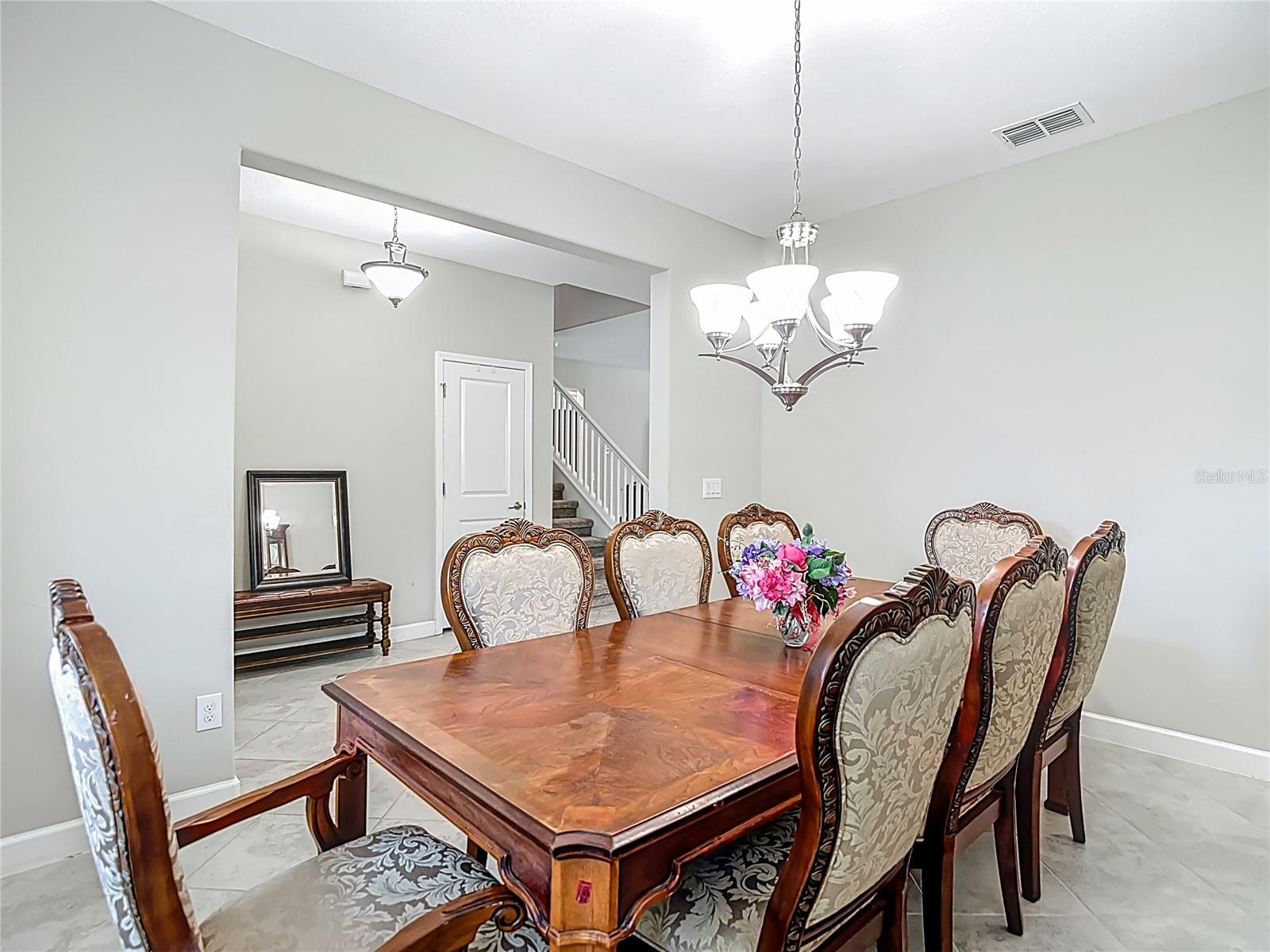 Listing photo id 6 for 4528 Coachford Drive