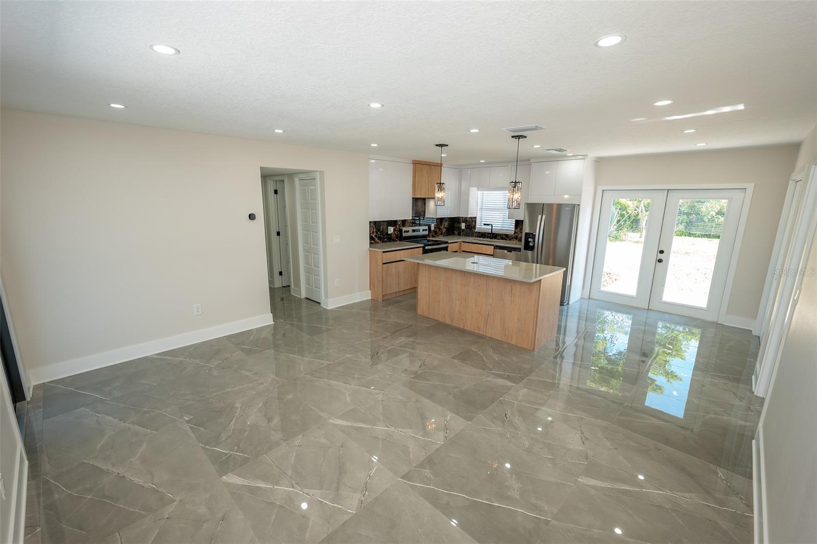 Image 9 of 62 For 8217 Tanglewood Lane