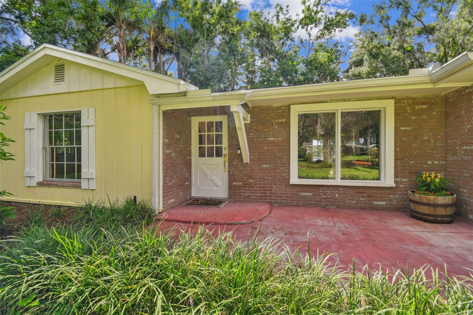 Image 11 of 65 For 20006 Lake Holly Drive