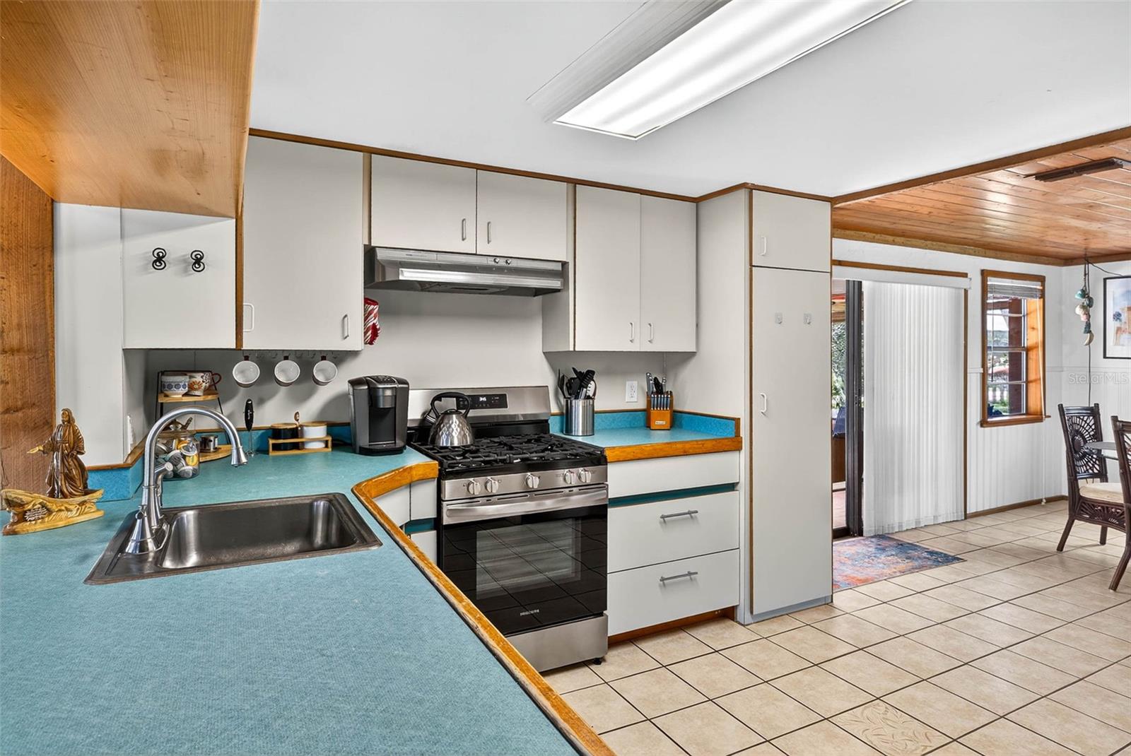 Image 10 of 92 For 2487 Sunset Vista Drive