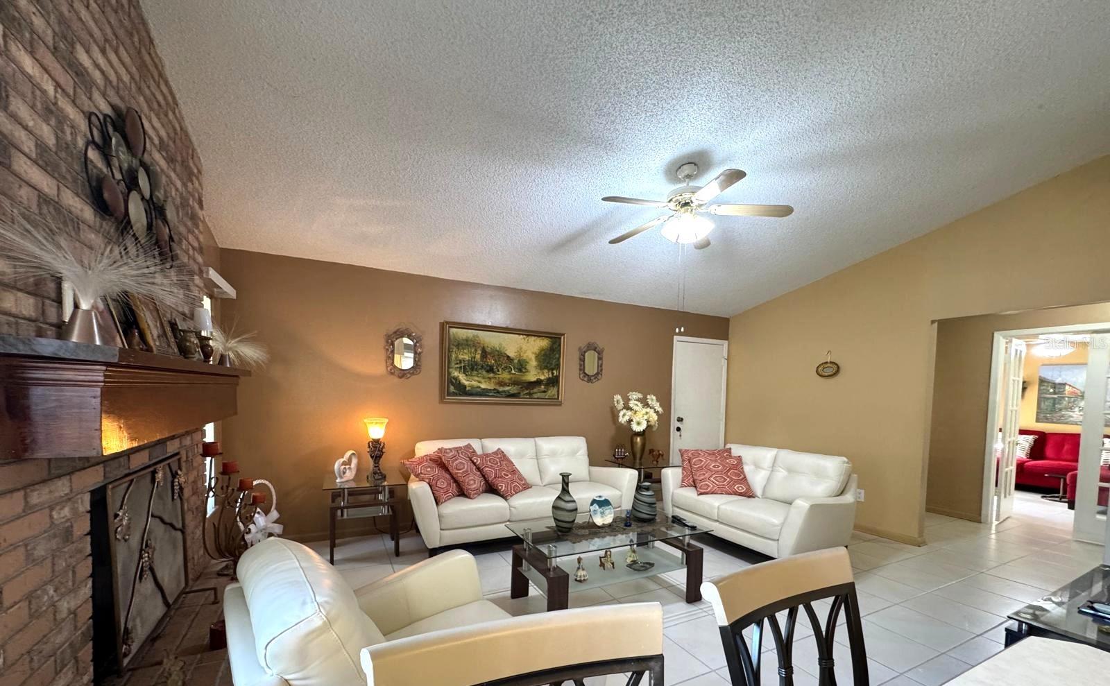 Listing photo id 8 for 10816 Roundview Lane