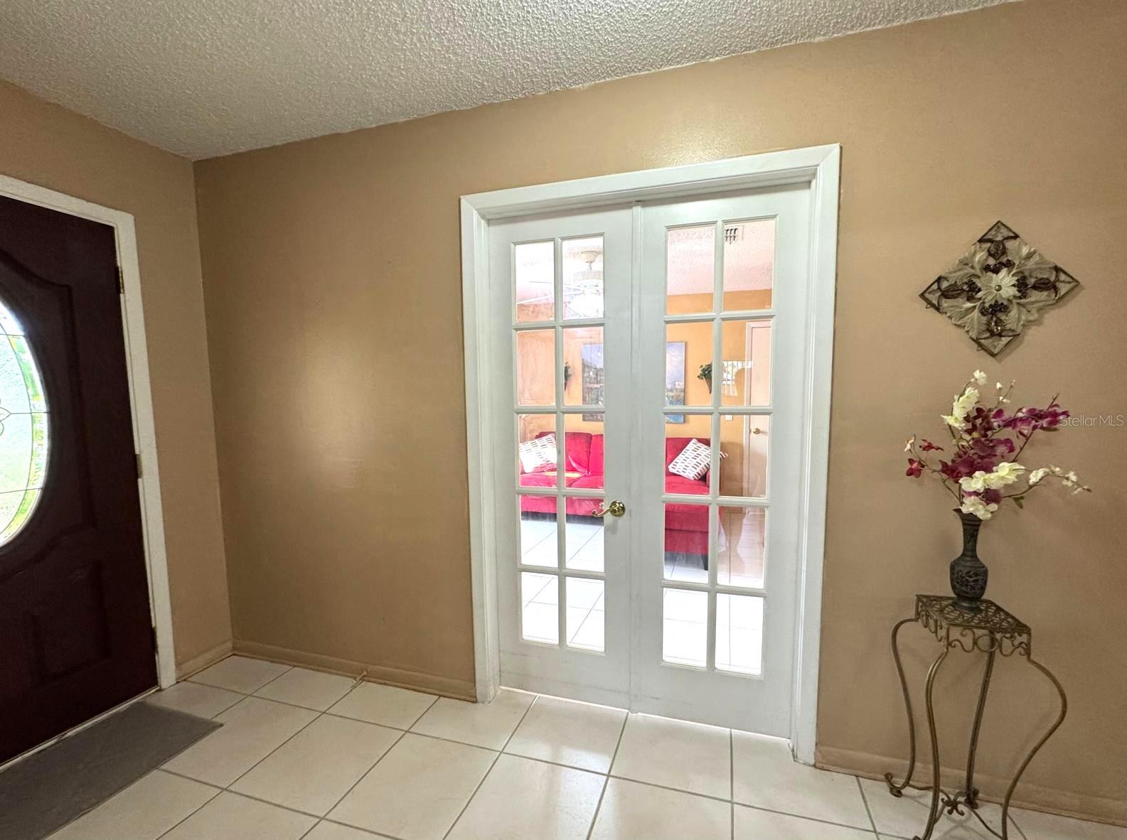 Listing photo id 9 for 10816 Roundview Lane