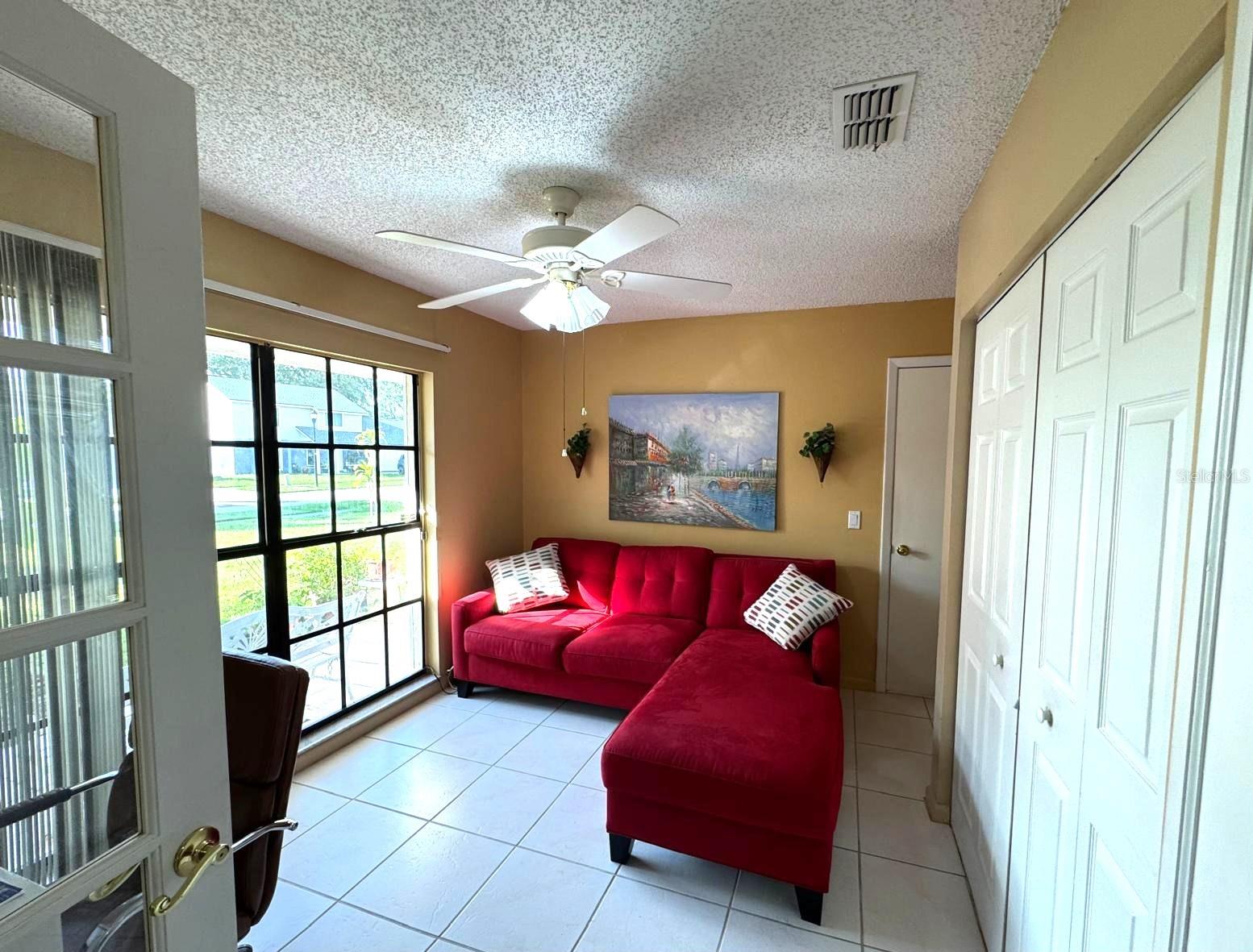 Listing photo id 10 for 10816 Roundview Lane