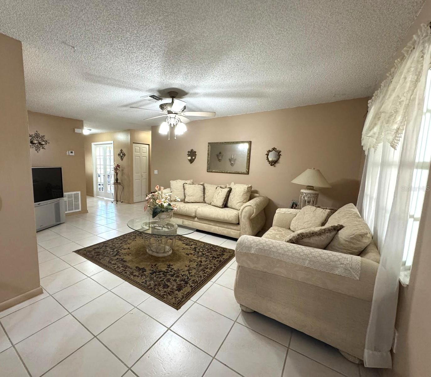 Listing photo id 17 for 10816 Roundview Lane
