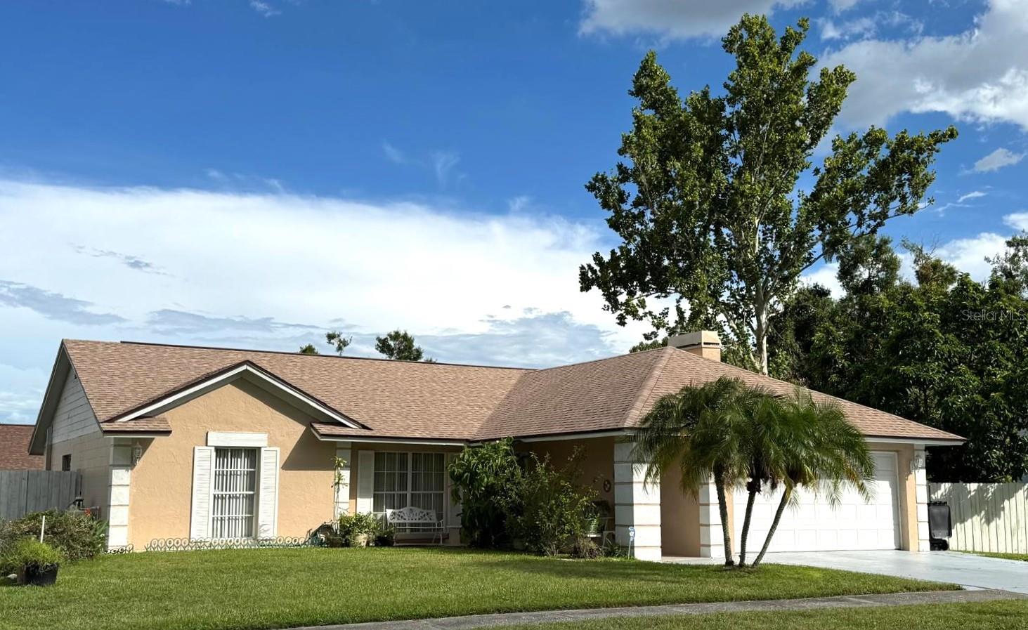Listing photo id 0 for 10816 Roundview Lane