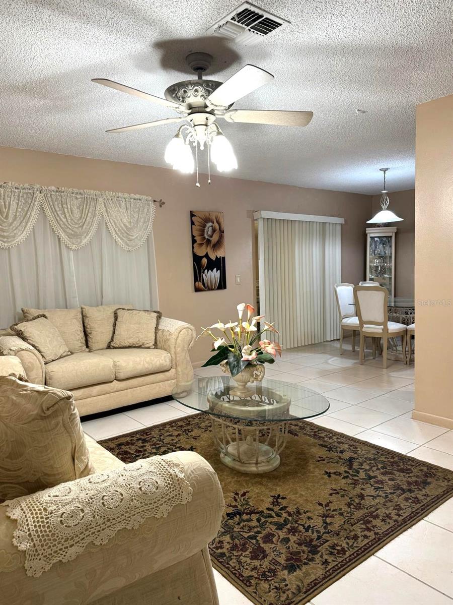 Listing photo id 18 for 10816 Roundview Lane