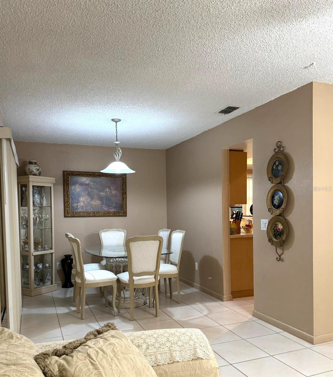 Listing photo id 19 for 10816 Roundview Lane