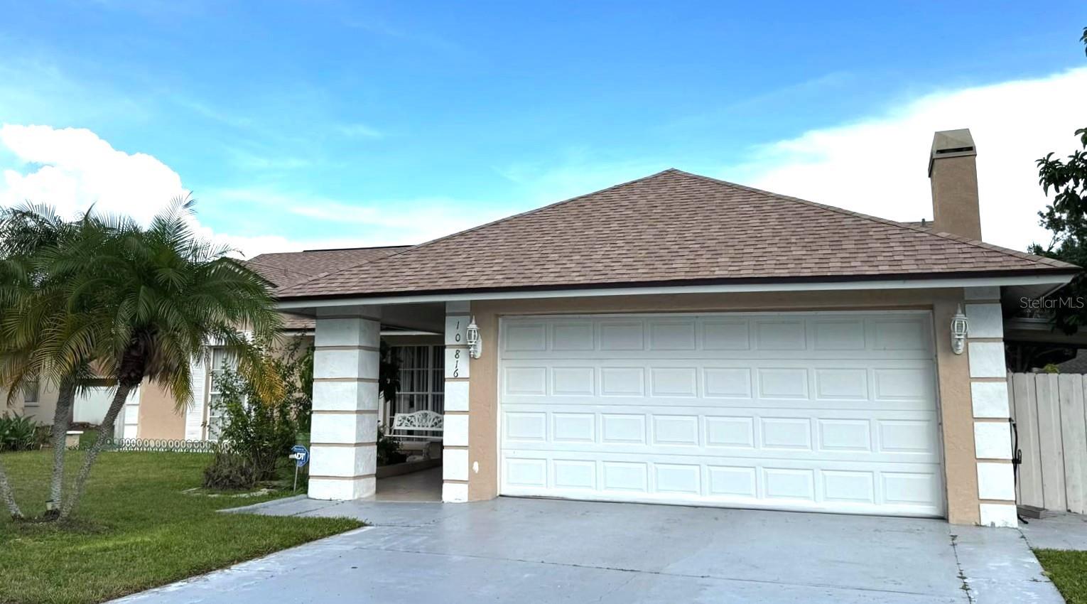 Listing photo id 1 for 10816 Roundview Lane