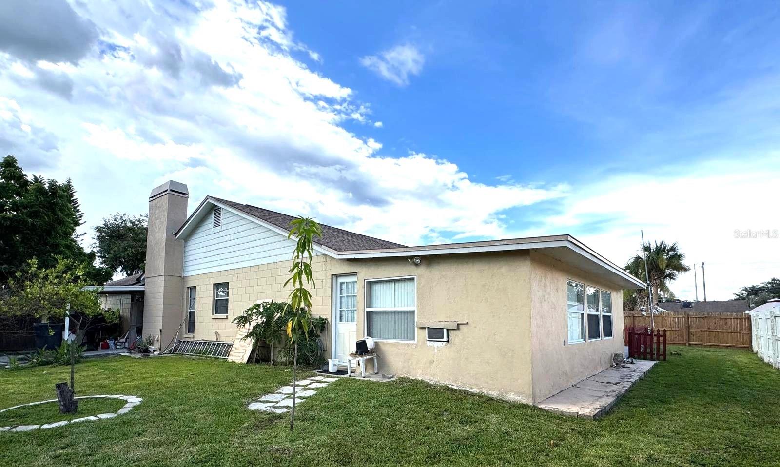 Listing photo id 31 for 10816 Roundview Lane